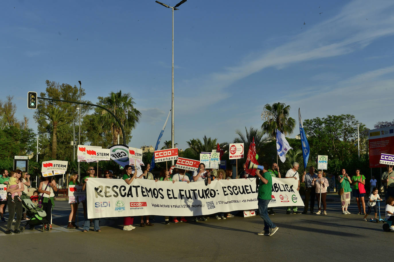 La manifestación por la escuela pública de Murcia, en imágenes