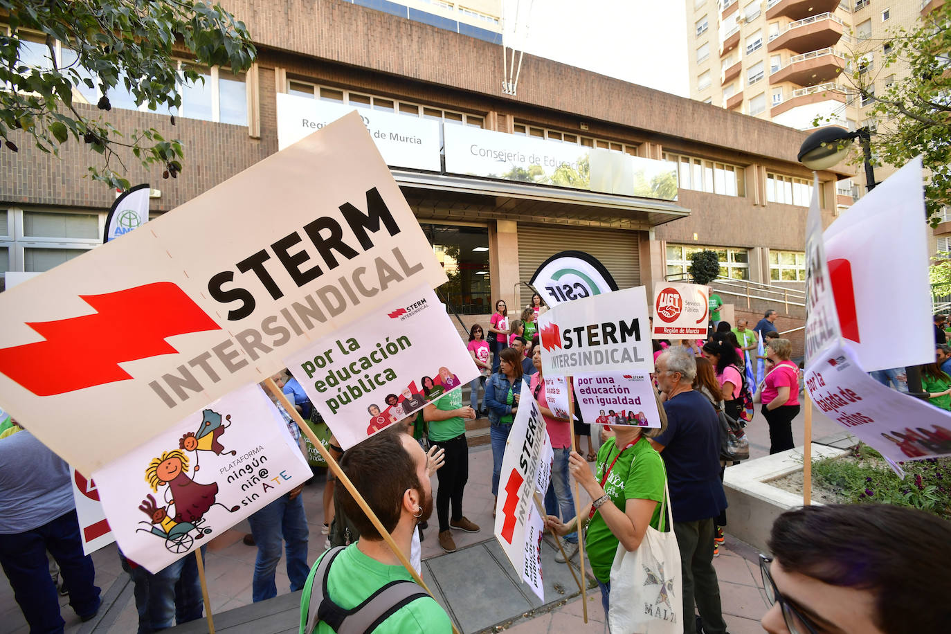 La manifestación por la escuela pública de Murcia, en imágenes
