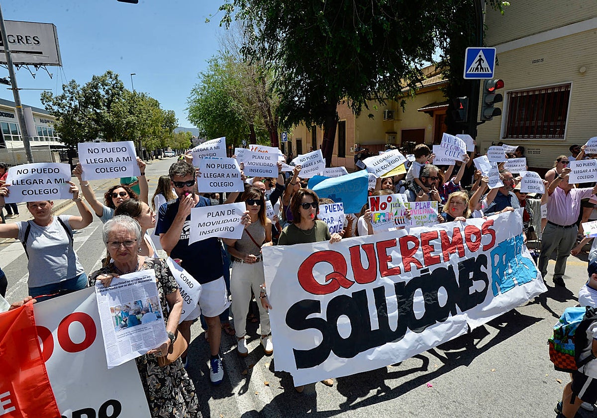 La protesta se ha celebrado este miércoles tras la jornada escolar y se repetirá mañana jueves.