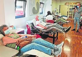 Los funcionarios de la Administración de Justicia realizan una donación de sangre colectiva en Murcia.