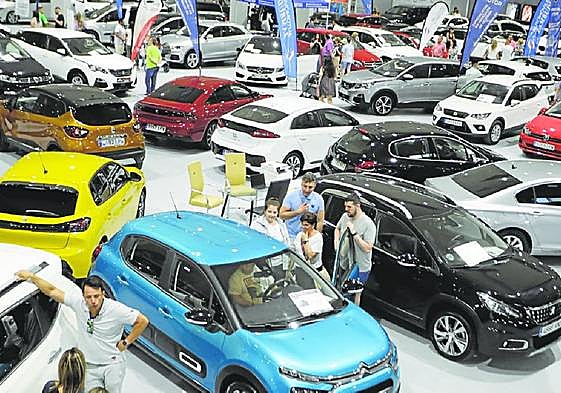 Los visitantes cuentan con el asesoramiento del departamento comercial de los compraventas.