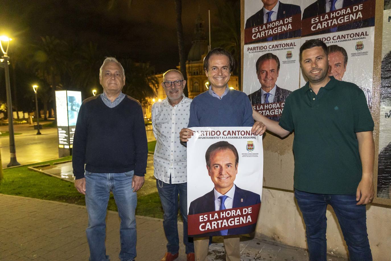 El Partido Cantonal de Cartagena inicia la campaña electoral con la pegada de carteles, 