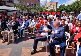 José Vélez, este sábado, en un acto en Murcia junto a Iceta, José Antonio Serrano y pedáneos del PSOE.