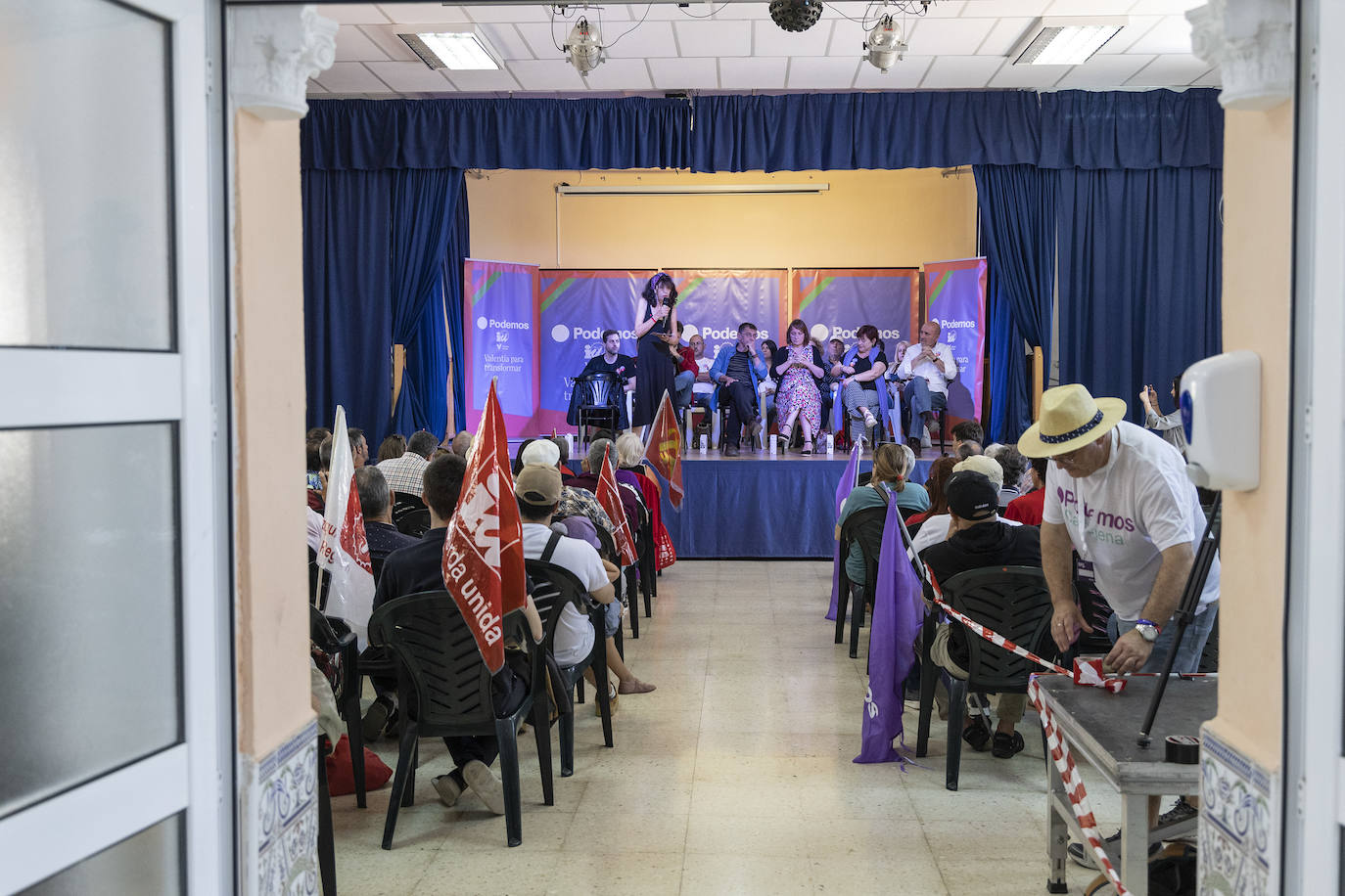 El acto de campaña de Podemos con Monedero en Cartagena, en imágenes