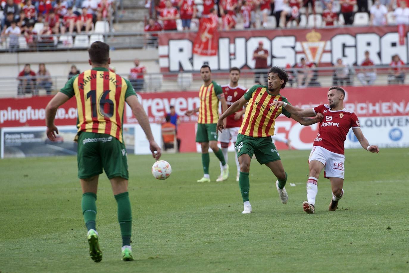 El empate del Real Murcia frente al Castellón, en imágenes