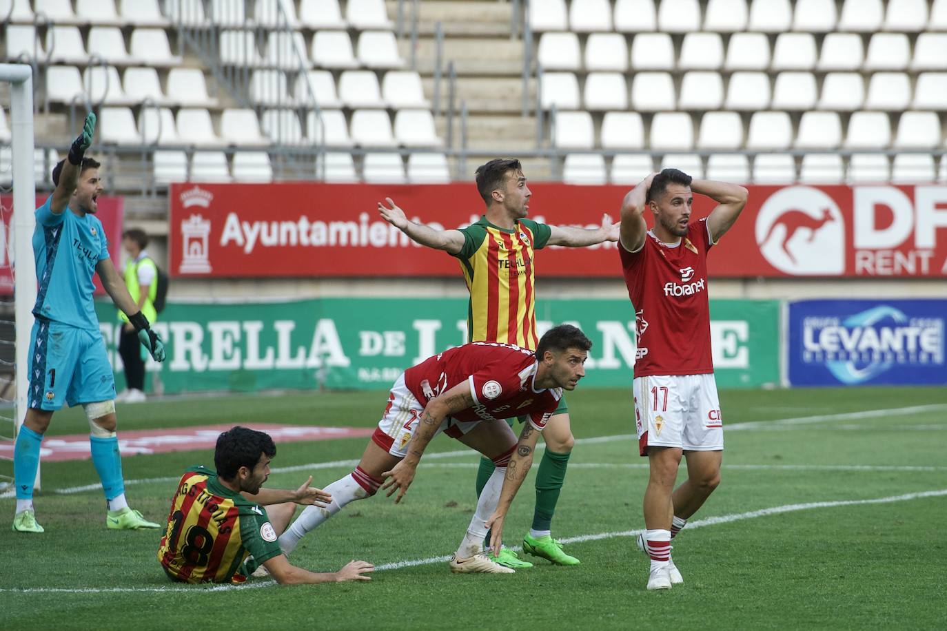 El empate del Real Murcia frente al Castellón, en imágenes