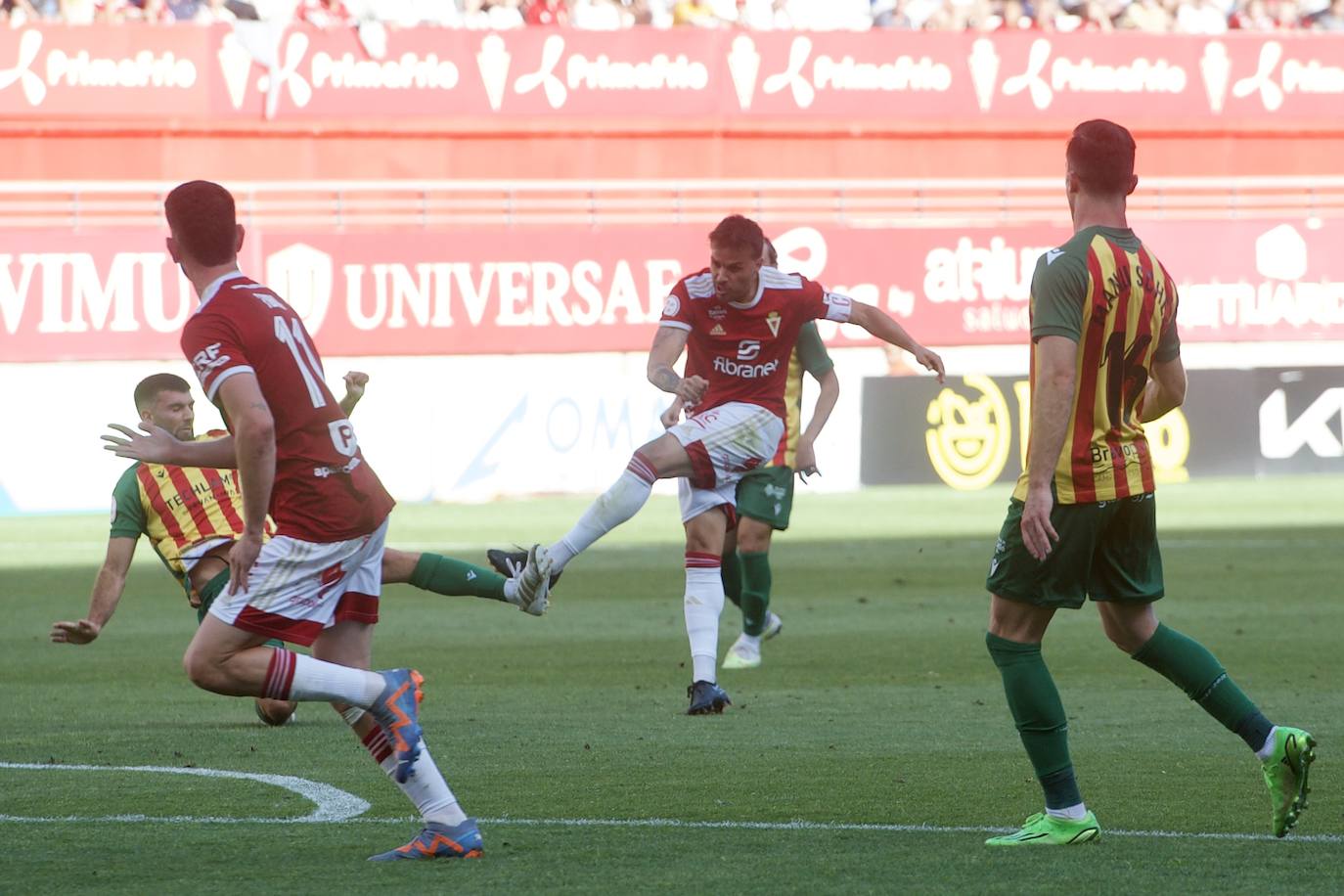 El empate del Real Murcia frente al Castellón, en imágenes