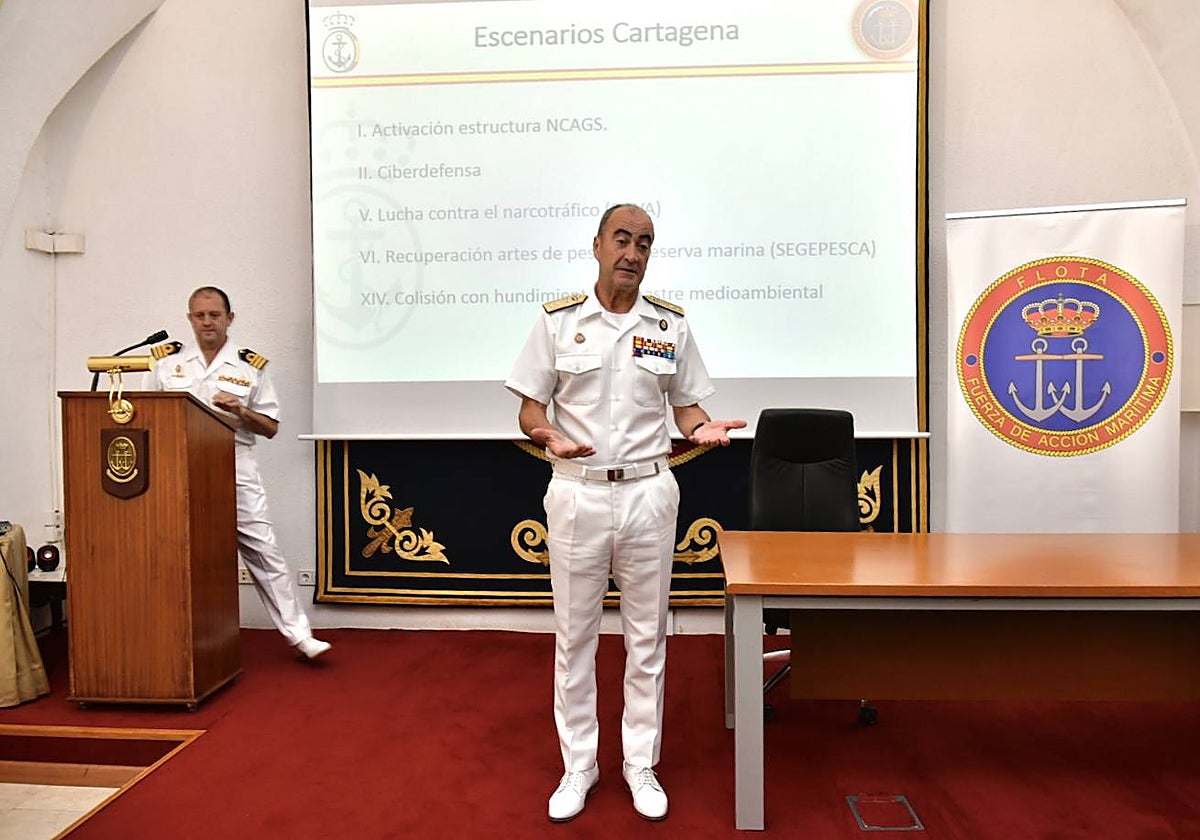 El almirante de Acción Marítima, Alfonso Delgado, durante la presentación del ejercico Marsec, en la Capitanía Marítima de Cartagena.