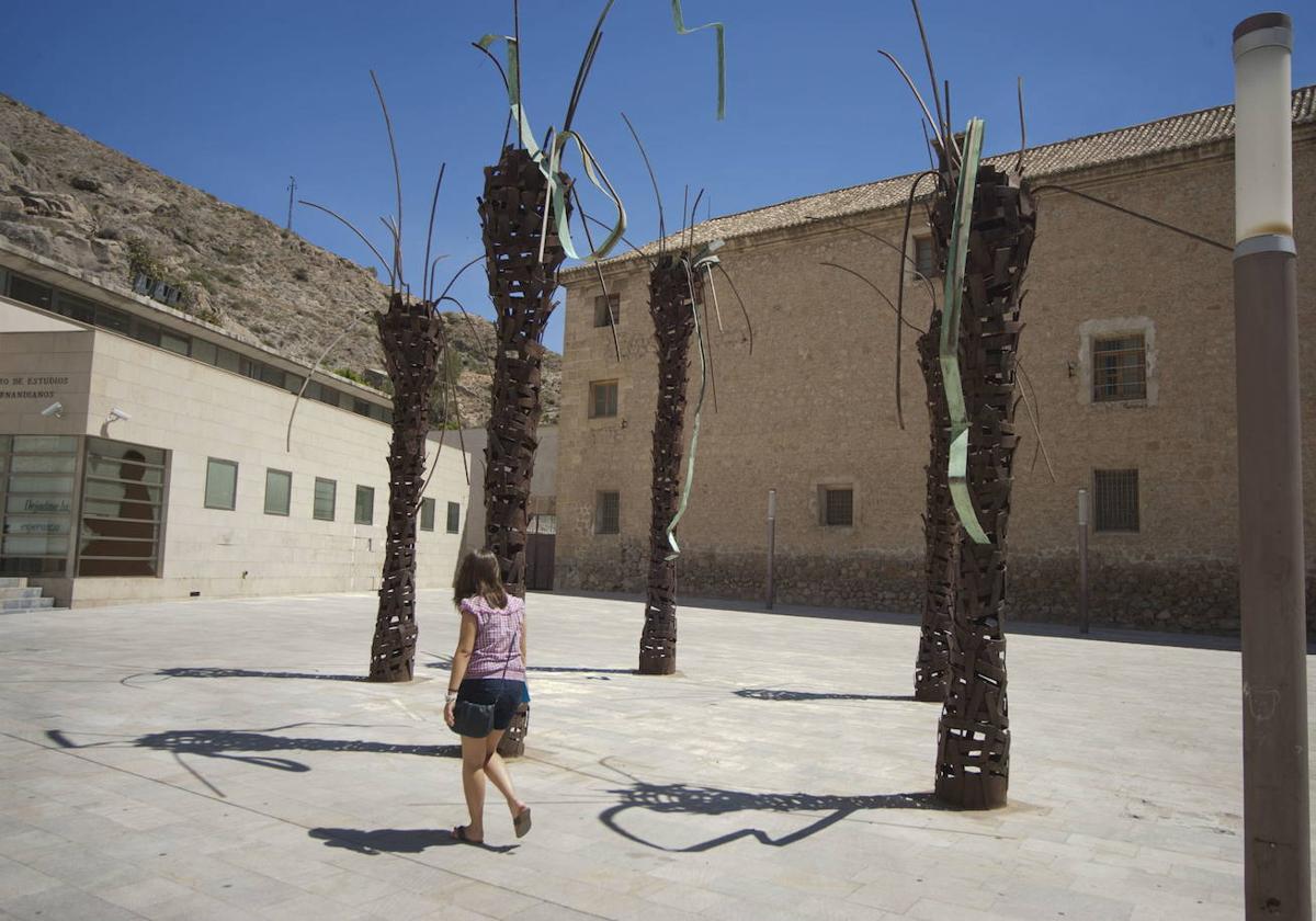 Las antiguas palmeras de acero que había en el Rincón Hernandiano.