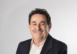 Manuel Mestre es militar de carrera y actualmente diputado.