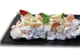 Ensaladilla de gambas, vieiras y manzana.