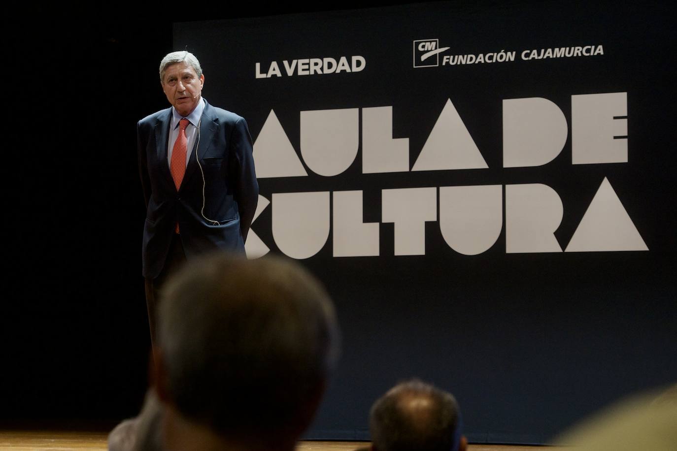 José Luis García Delgado en el Aula de Cultura de LA VERDAD