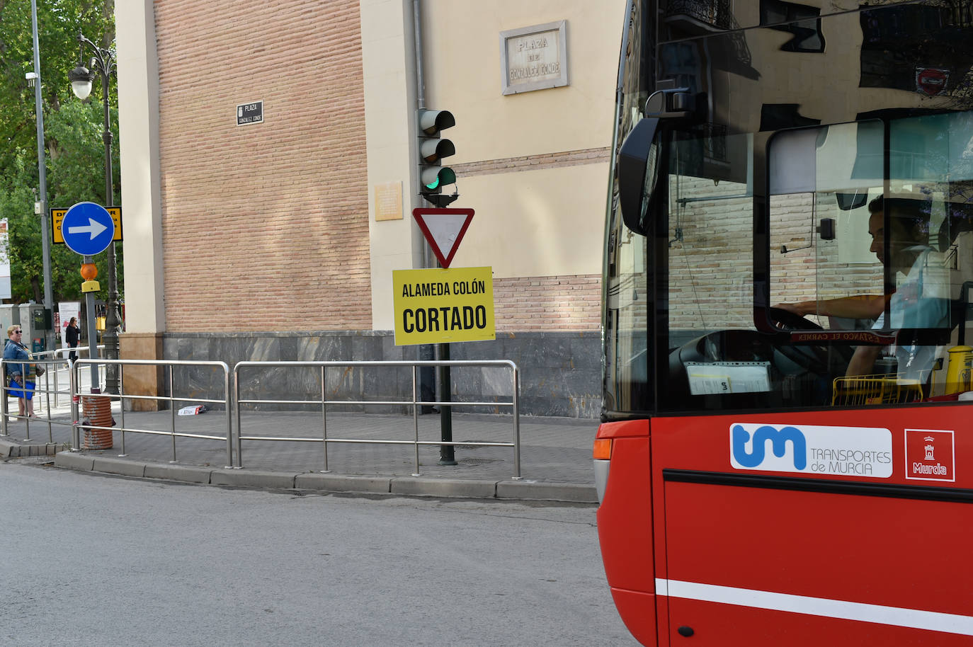 El primer día del Puente Viejo de Murcia cerrado, en imágenes
