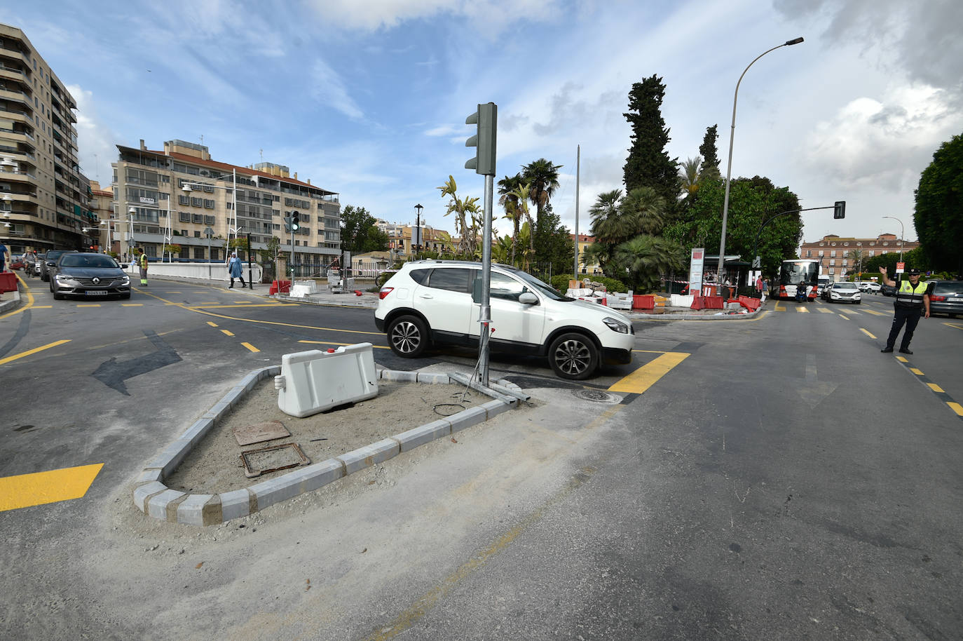 El primer día del Puente Viejo de Murcia cerrado, en imágenes