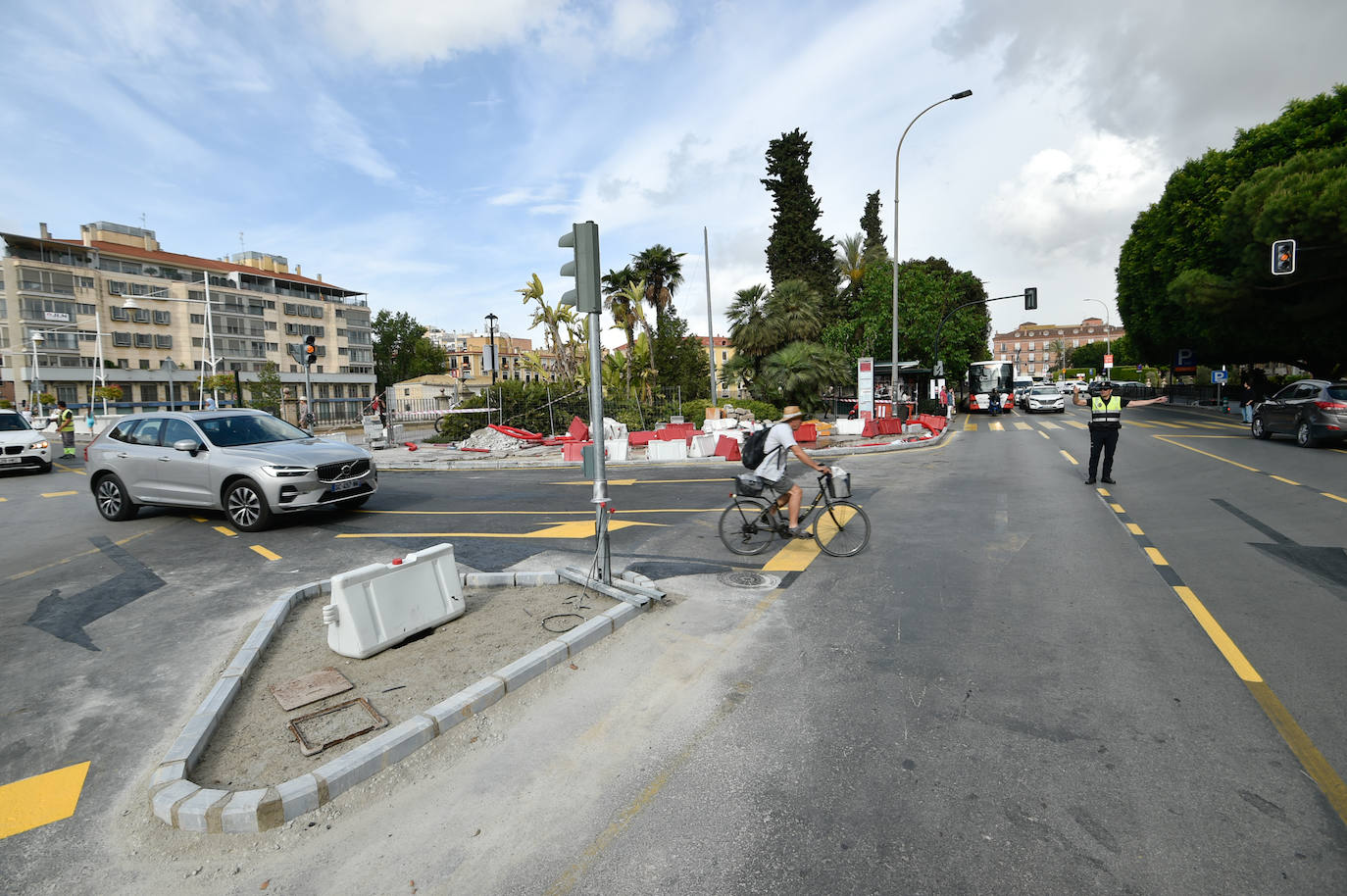El primer día del Puente Viejo de Murcia cerrado, en imágenes