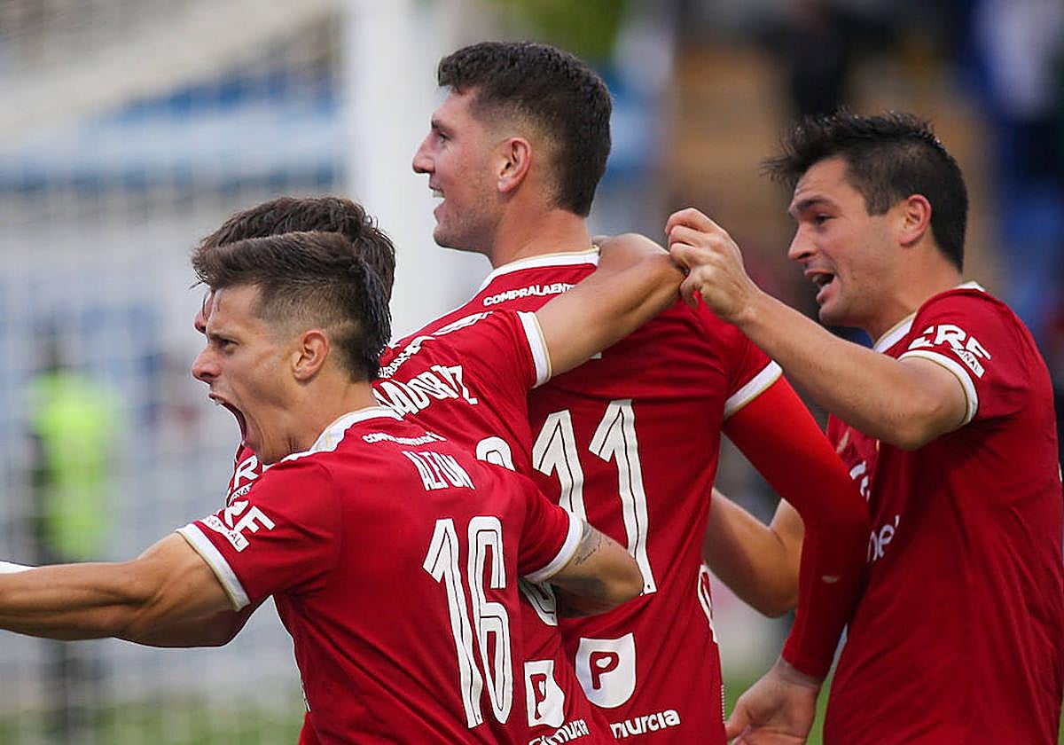 La victoria del Real Murcia contra el Alcoyano, en imágenes