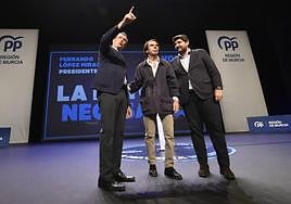 José Ballesta, José María Aznar y Fernando López Miras, este domingo, en Murcia.