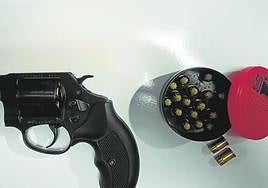 Arma intervenida por la Policía Local de Bullas a un vecino.