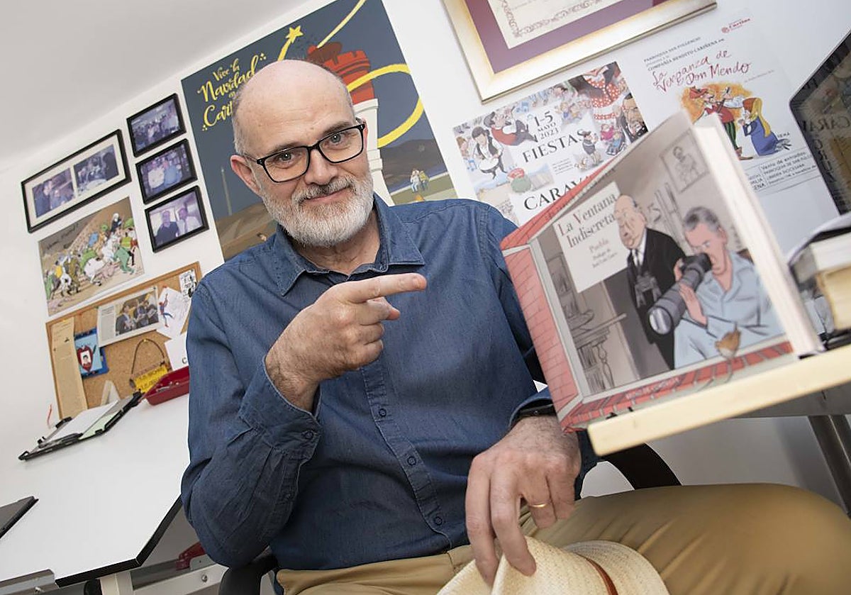 José Manuel Puebla, en su estudio, en Cartagena.