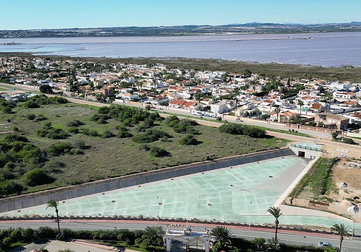 Carreteras da permiso a Torrevieja para ampliar la balsa de laminación junto a Doña Inés