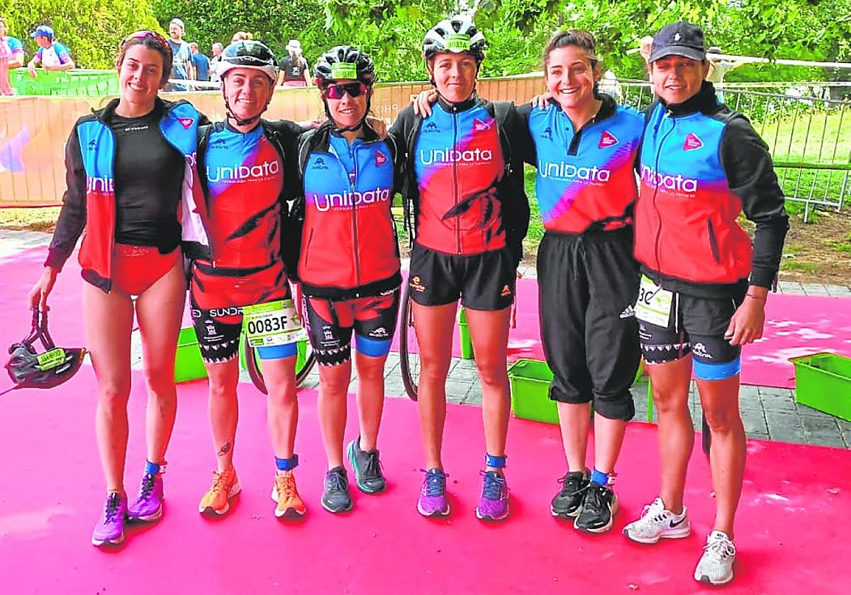 Equipo femenino del Murcia Unidata de triatlón.