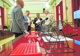 Azar. Sorteo de los miembros de las mesas, en el Ayuntamiento de Murcia, este mes.