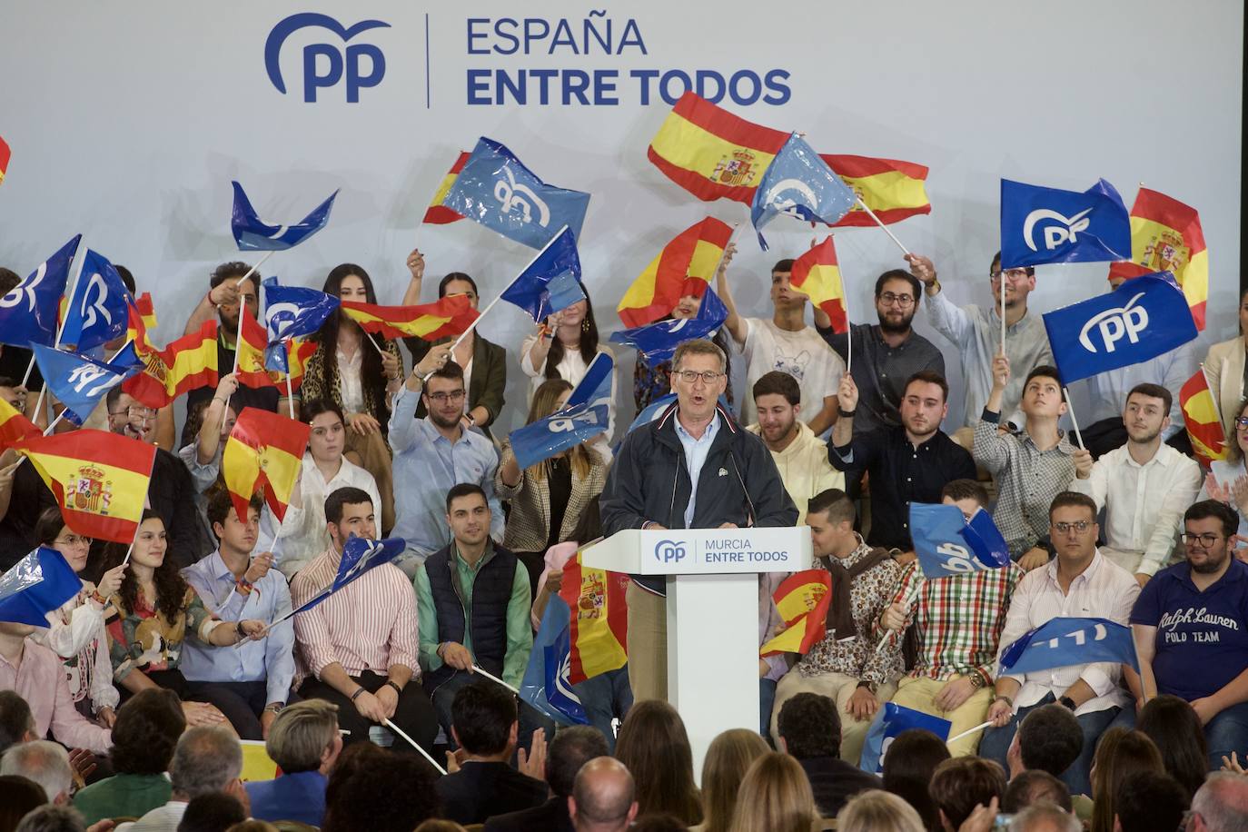 Las imágenes del mitin de Feijóo en Murcia