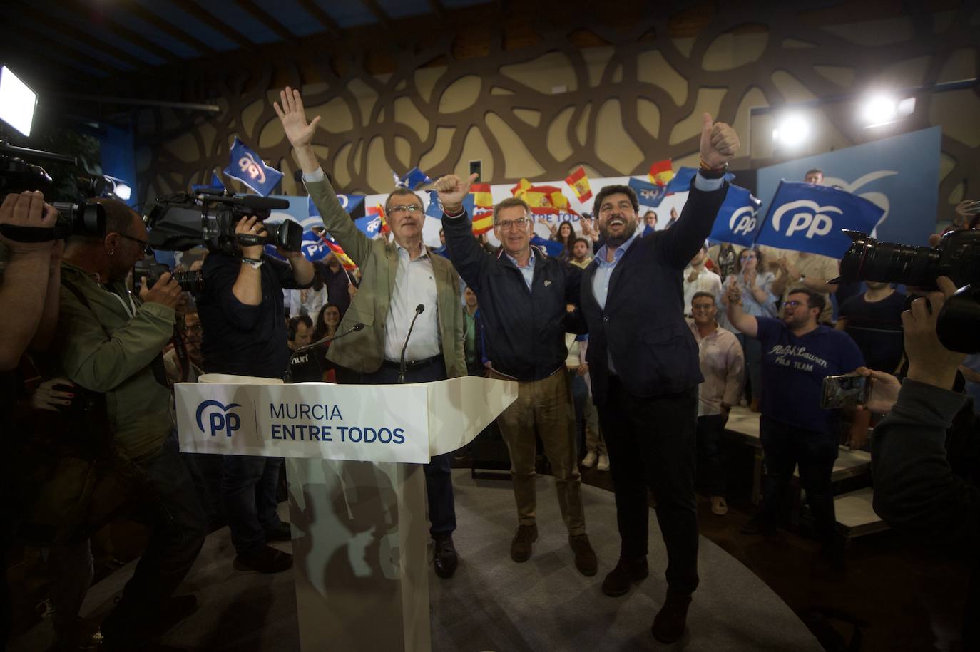 Las imágenes del mitin de Feijóo en Murcia