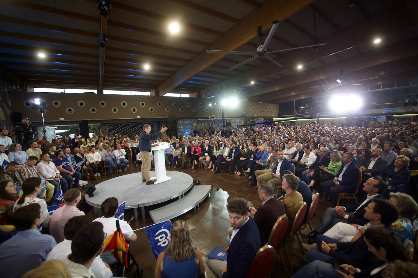 Las imágenes del mitin de Feijóo en Murcia
