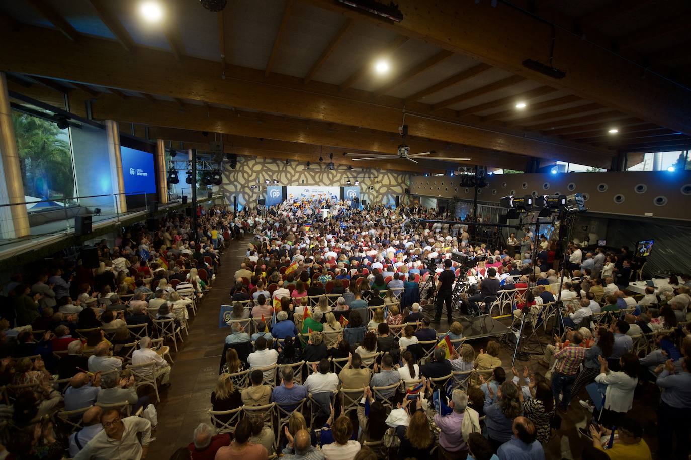 Las imágenes del mitin de Feijóo en Murcia