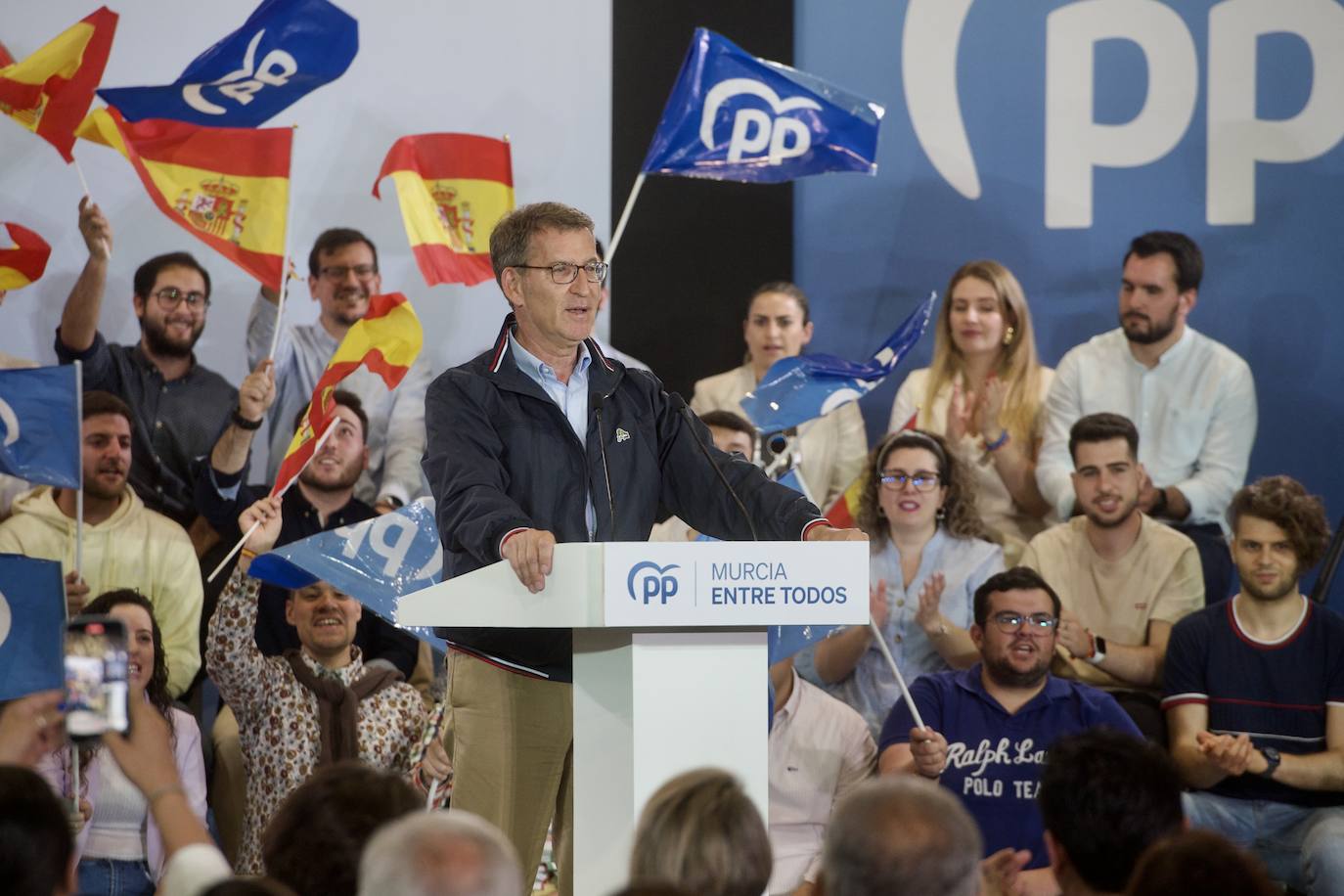 Las imágenes del mitin de Feijóo en Murcia