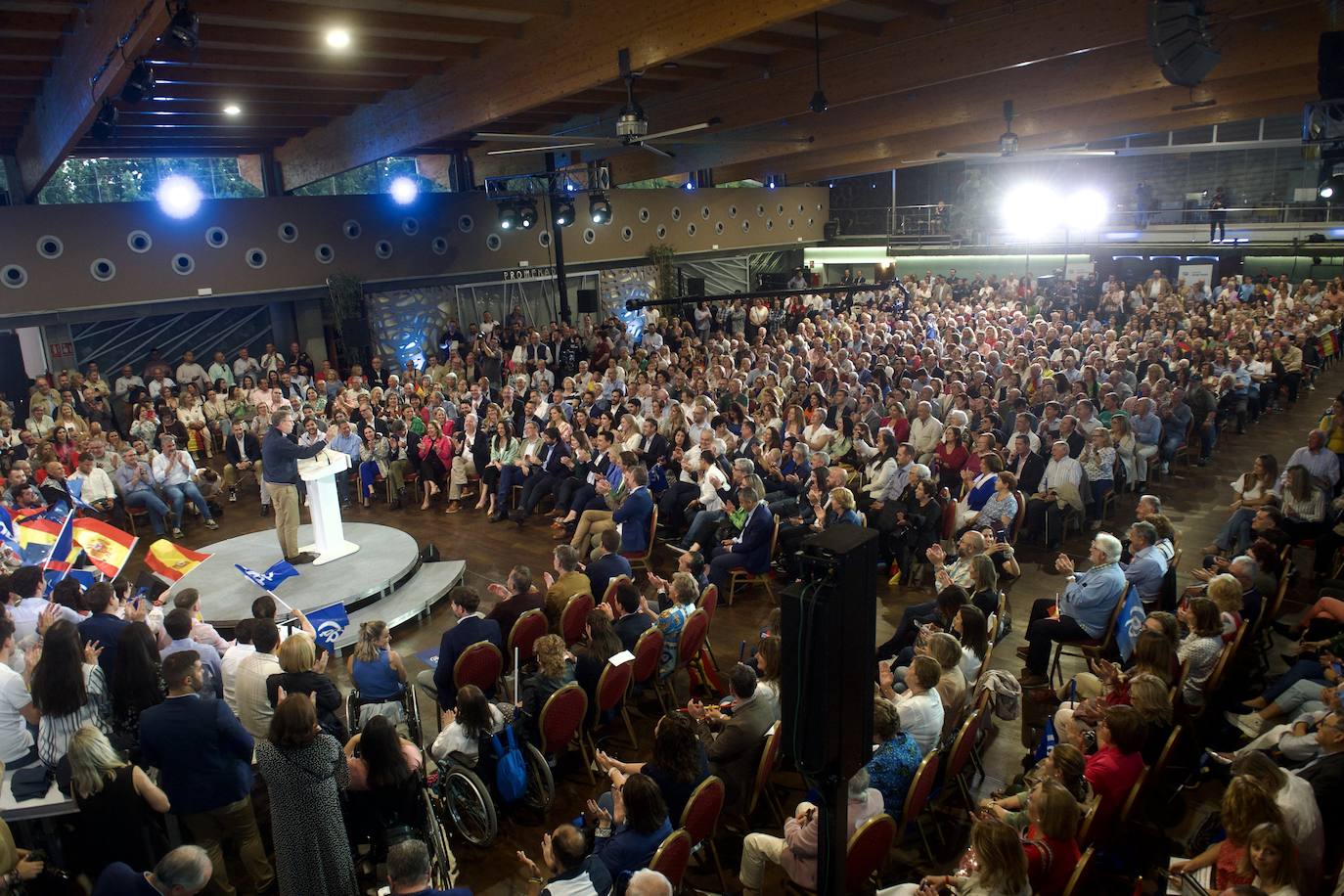 Las imágenes del mitin de Feijóo en Murcia