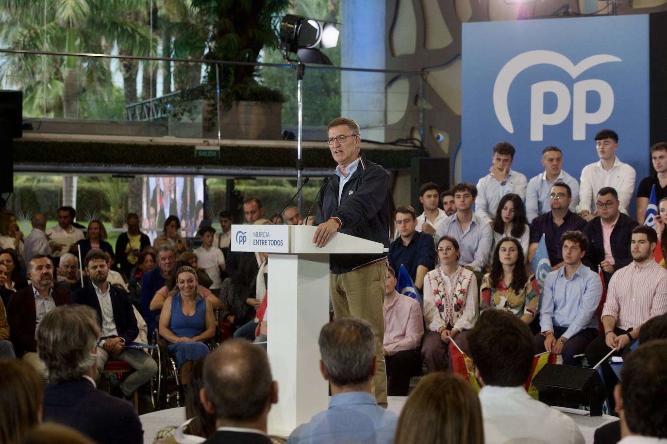 Las imágenes del mitin de Feijóo en Murcia