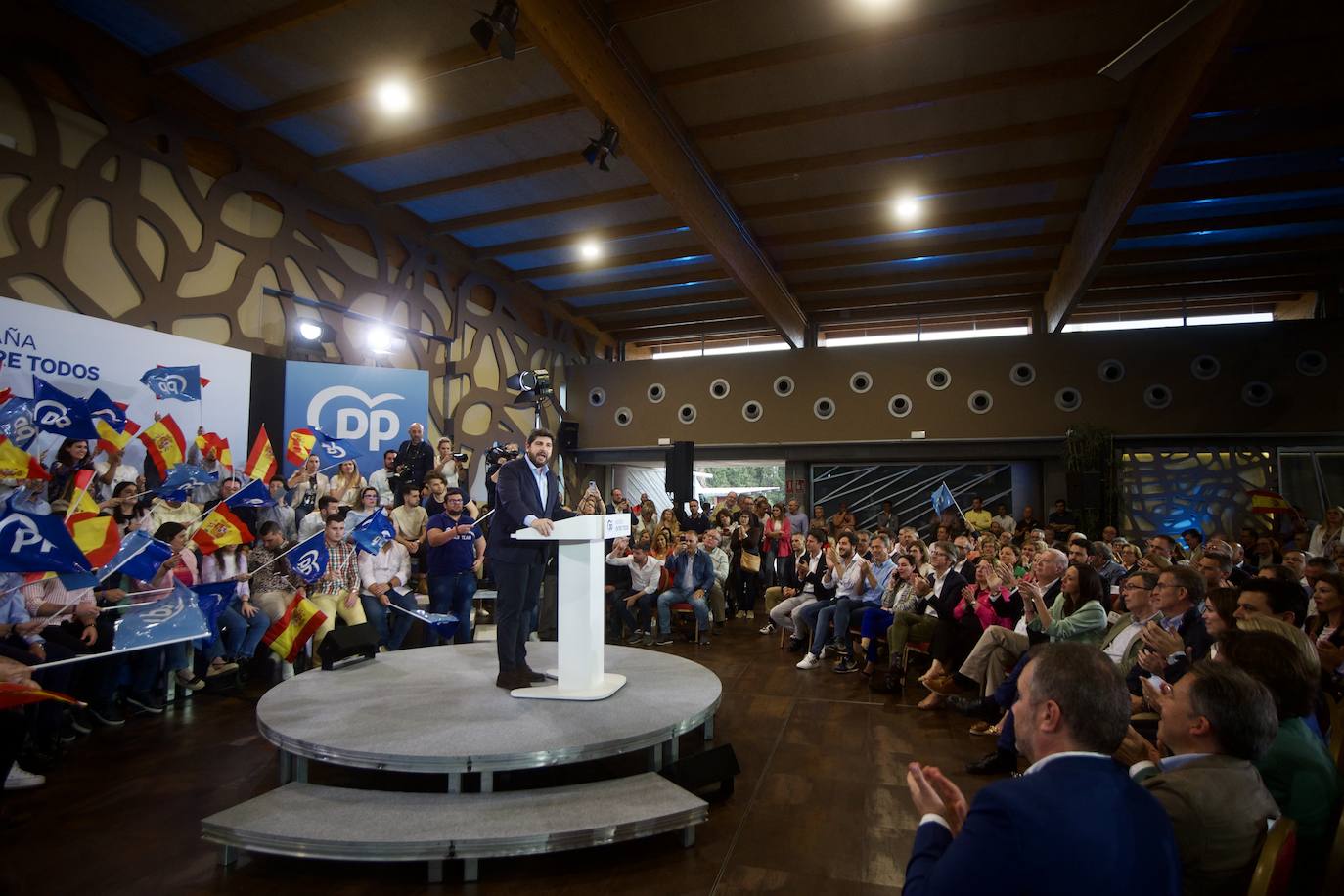 Las imágenes del mitin de Feijóo en Murcia