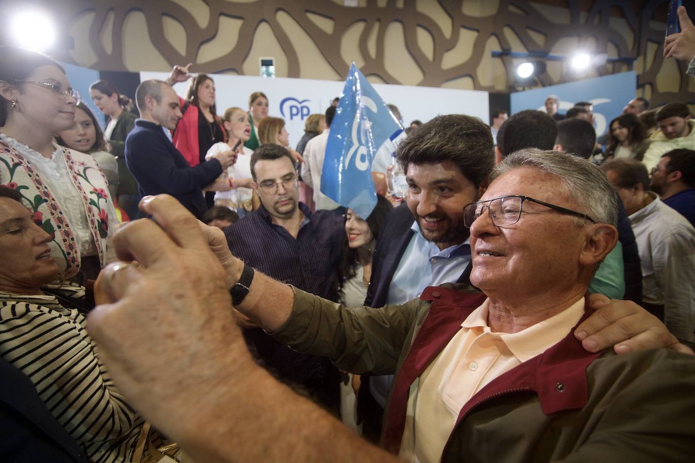 Las imágenes del mitin de Feijóo en Murcia