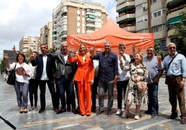 María José Ros (c), acompañada de su equipo este viernes en Murcia