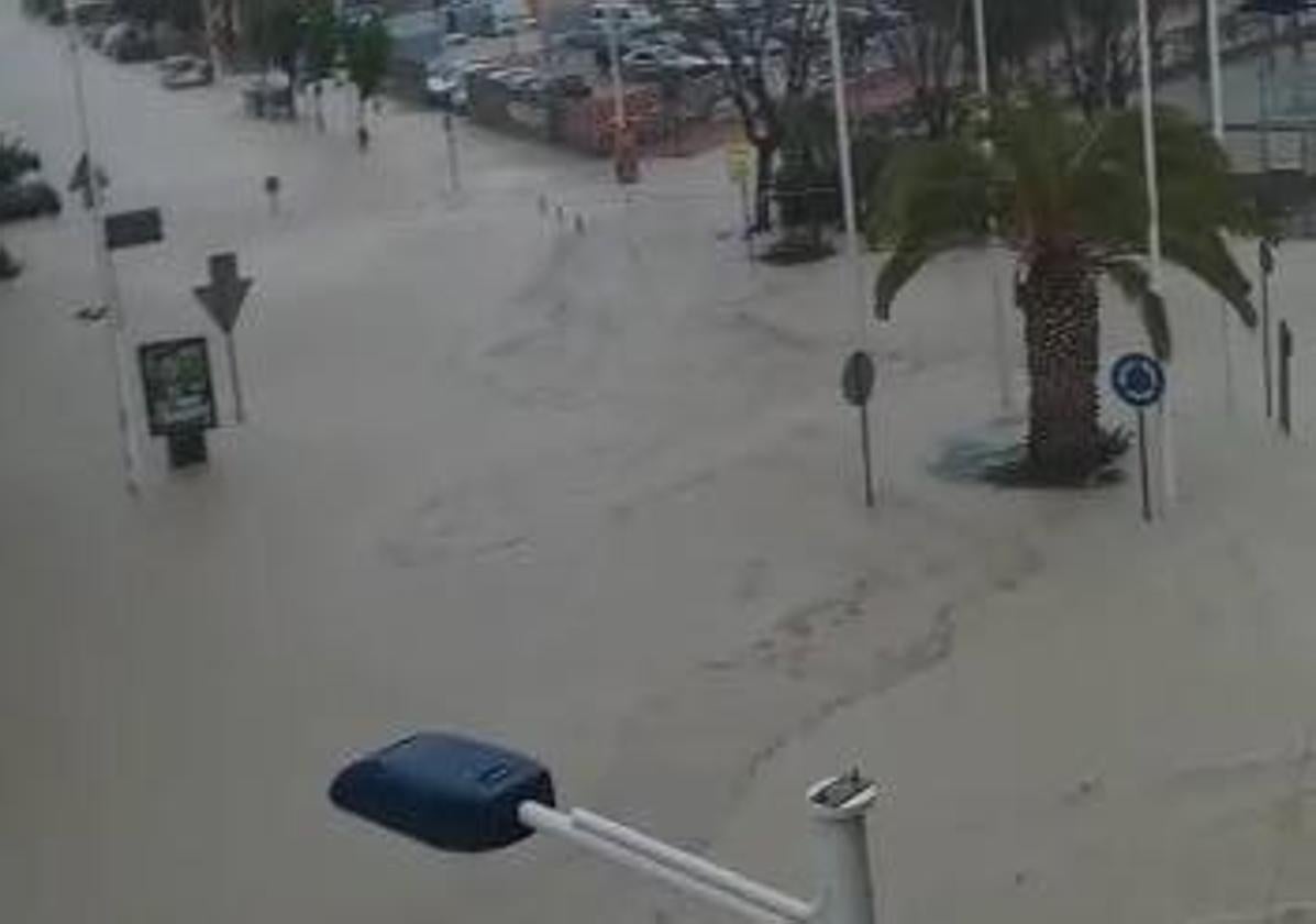 La lluvia vuelve a inundar varias calles de Molina y Cieza