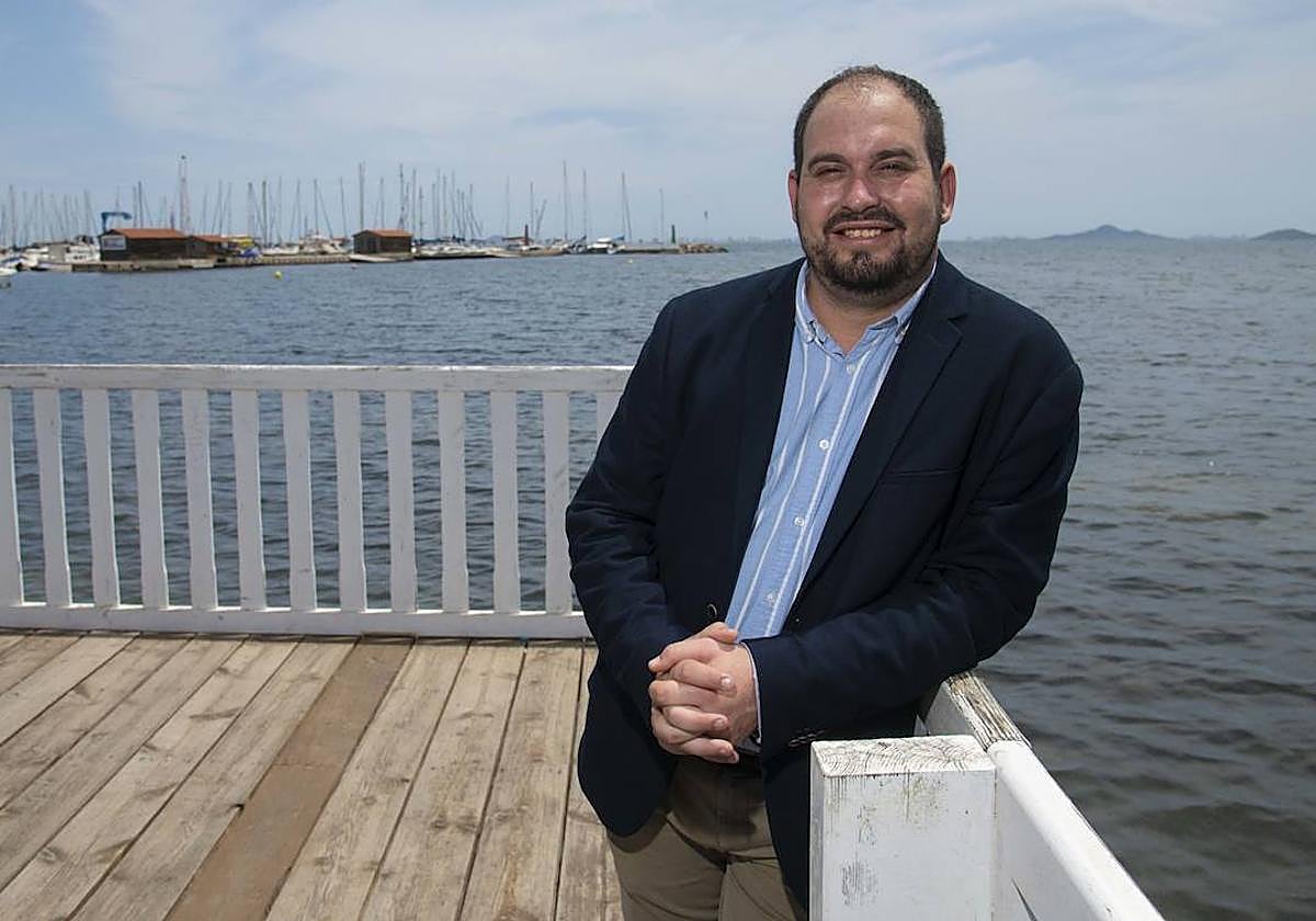 Mario Pérez Cervera, en la playa de la Concha.