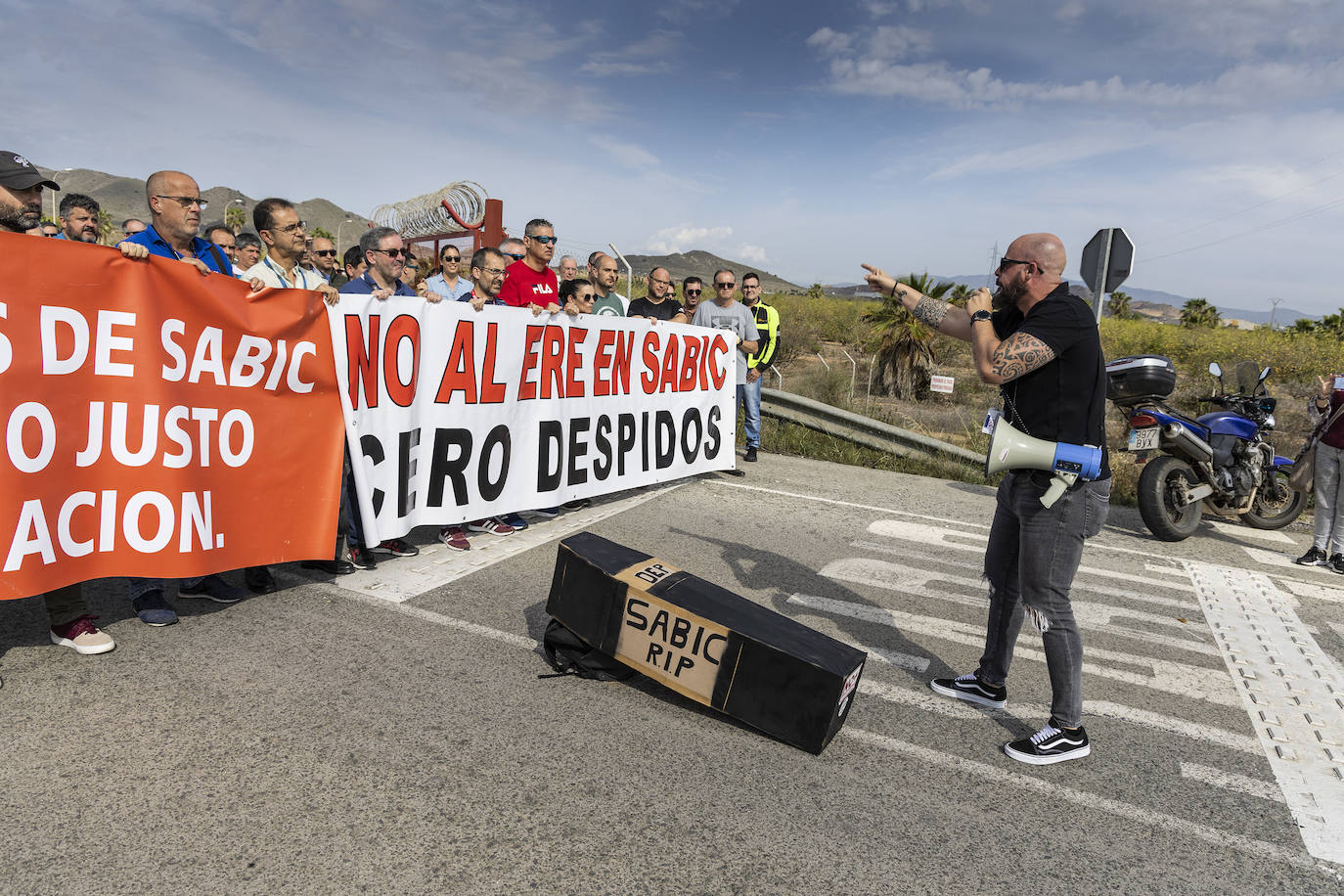 Trabajadores de Sabic protestan por la ampliación del ERTE