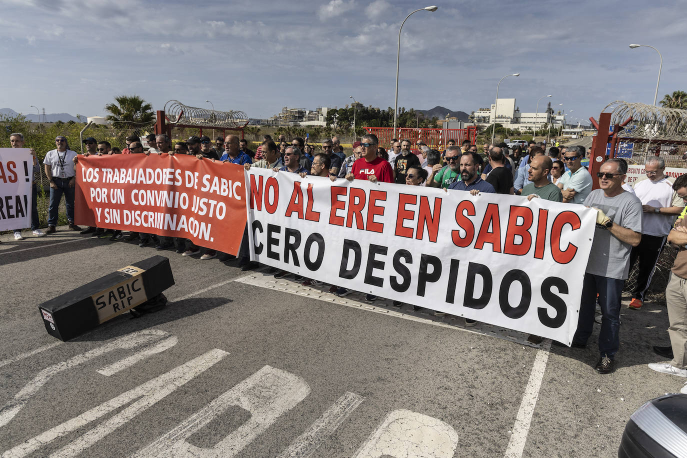Trabajadores de Sabic protestan por la ampliación del ERTE
