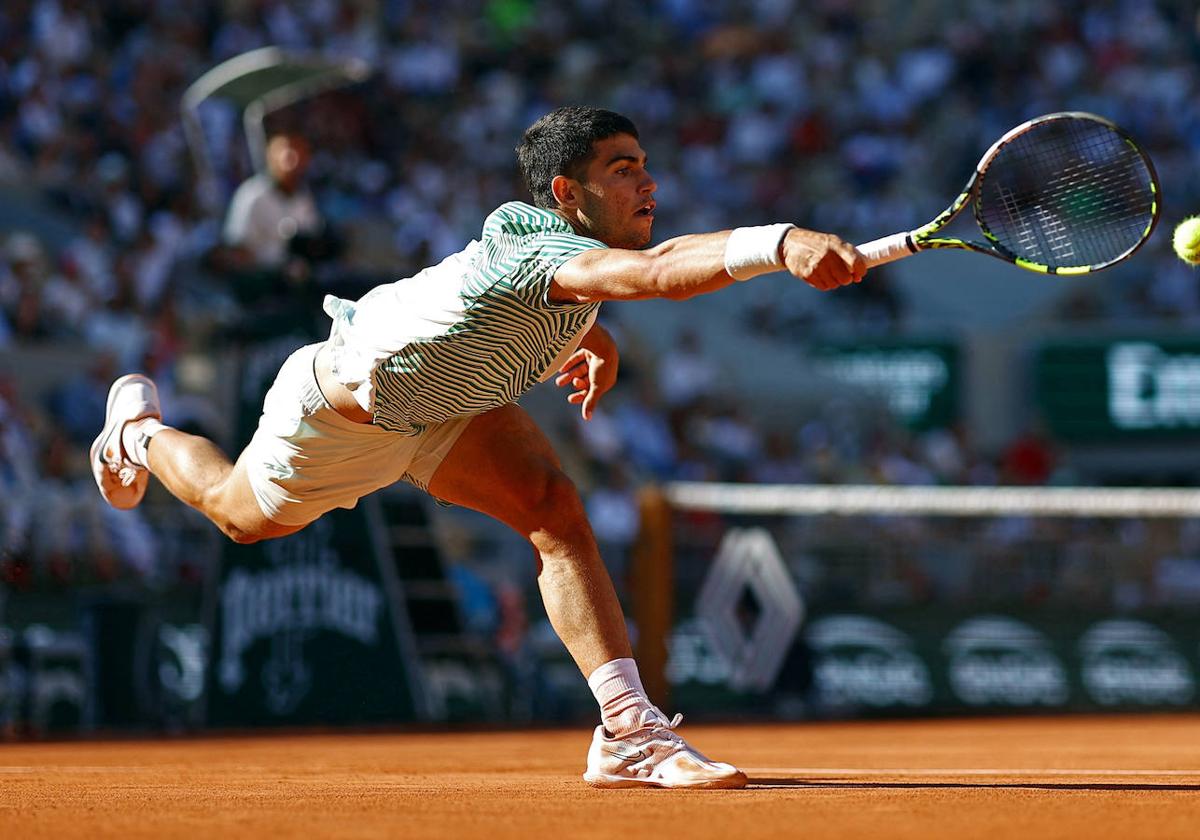 Carlos Alcaraz vence a Taro Daniel en Roland Garros