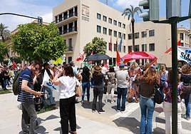 Los funcionarios de justicia protestan este jueves desde el Palacio de Justicia hasta la Delegación del Gobierno.