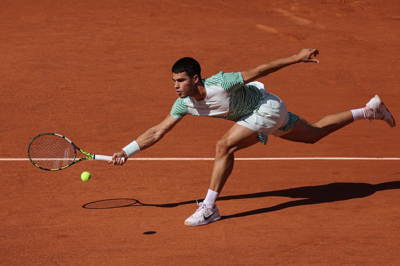 Carlos Alcaraz vence a Taro Daniel en Roland Garros