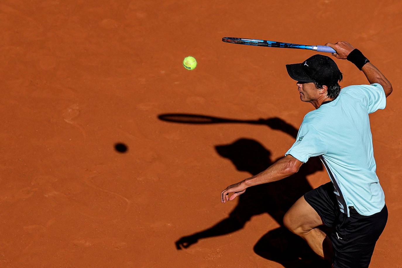 Carlos Alcaraz vence a Taro Daniel en Roland Garros