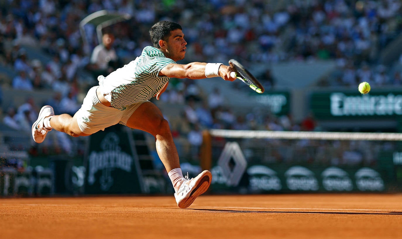 Carlos Alcaraz vence a Taro Daniel en Roland Garros