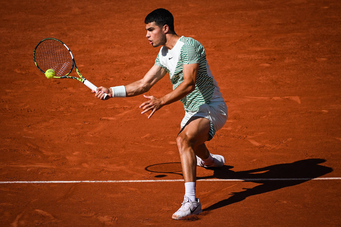 Carlos Alcaraz vence a Taro Daniel en Roland Garros