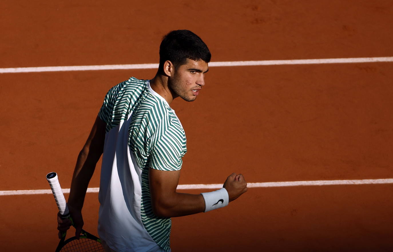 Alcaraz vence a Musetti en Roland Garros