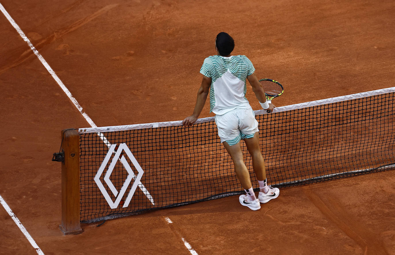 Alcaraz vence a Musetti en Roland Garros