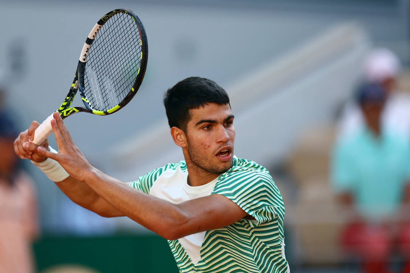 Alcaraz vence a Musetti en Roland Garros