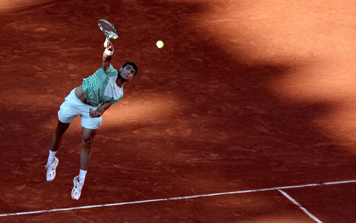 Alcaraz vence a Musetti en Roland Garros